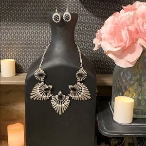 Earring and necklace set